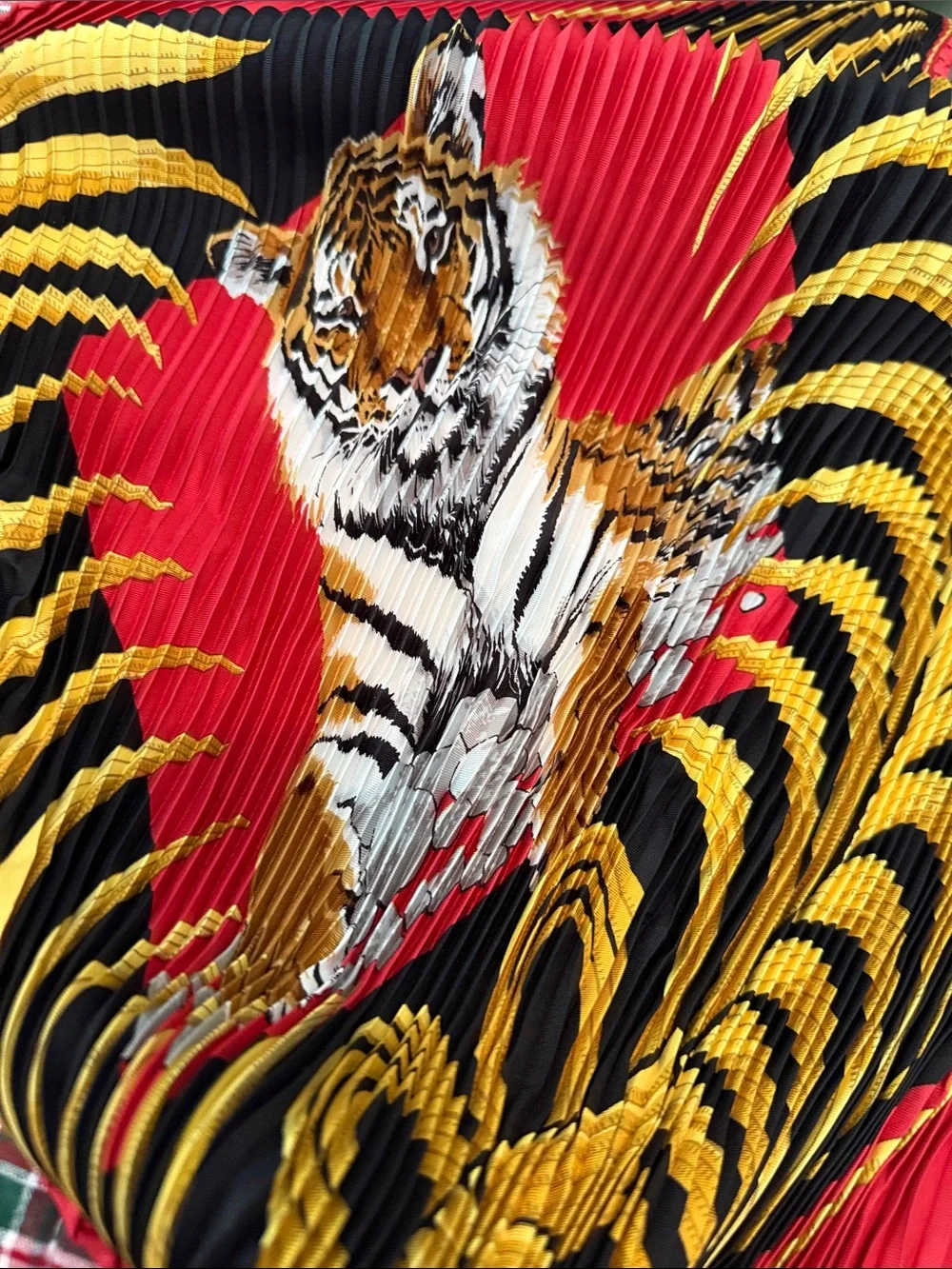 Hermes vintage 100% silk Tigre Royal scarf with box and ribbon